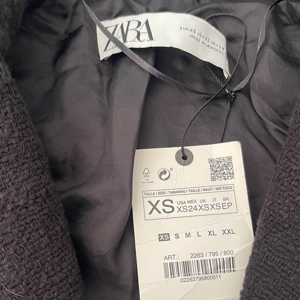 Zara Black Blazer with Gold Buttons - Picture 3 of 10